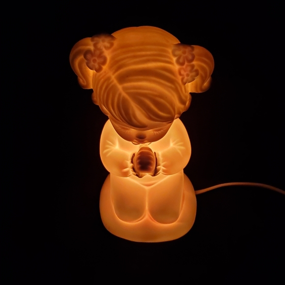 💥Sale💥Little Girl in Prayer Light - Picture 4 of 6